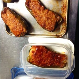 柔らかピーマン肉詰めのケチャップソース煮